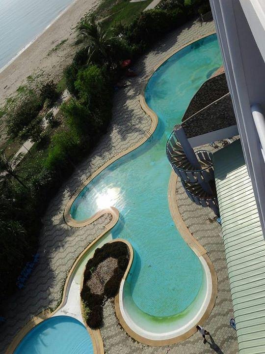Dirty pool with seaweed