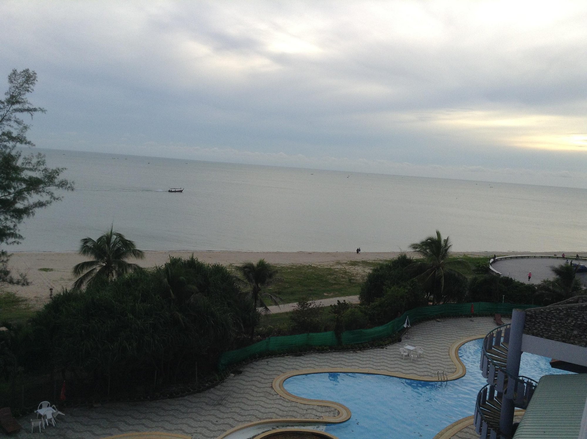 The sea early in a cloudy